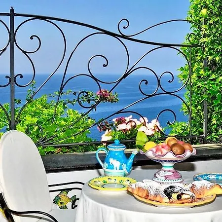 アルベルゴ ラ コンカ アッズーラ 4*